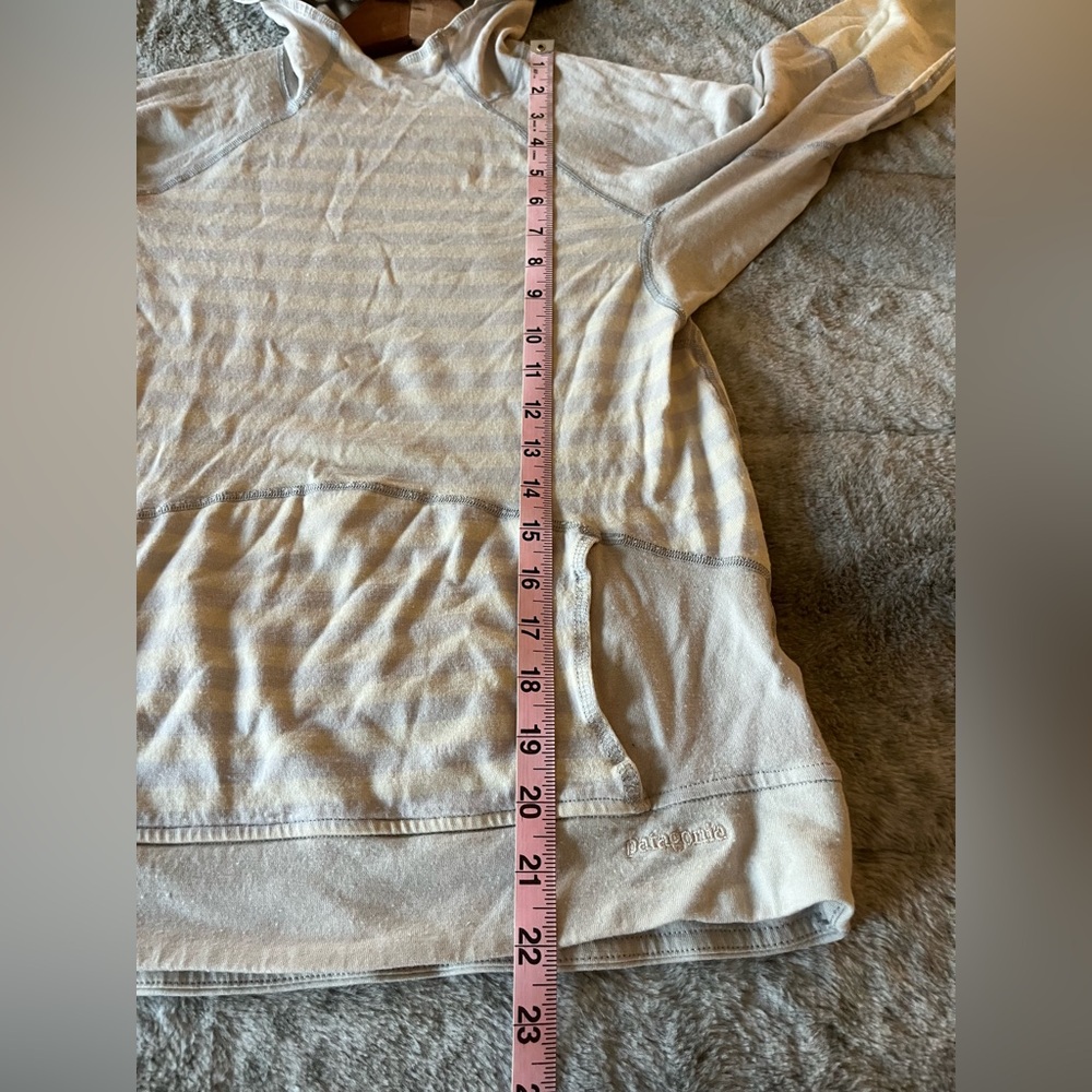 Striped Thermal Patagonia Hooded Top with Cream Sleeves - Picture 10 of 12